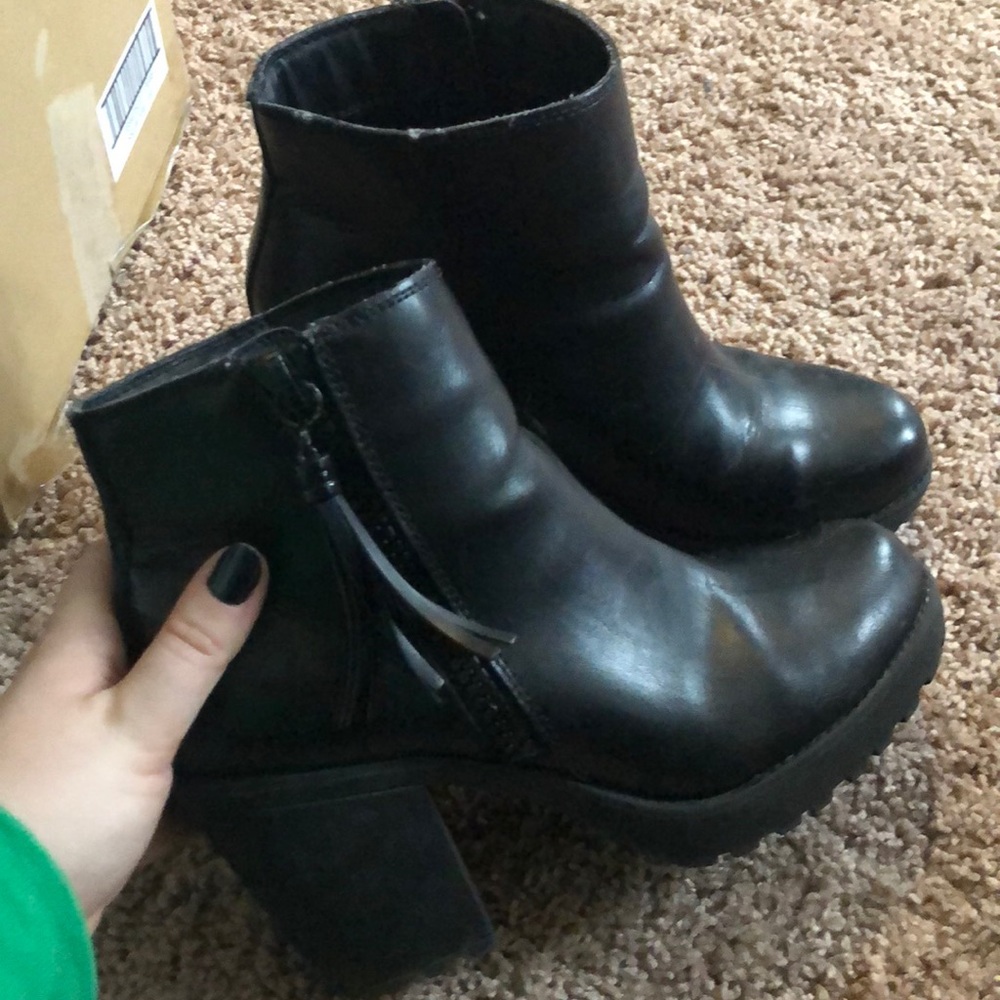 Black chunky ankle boots ✨